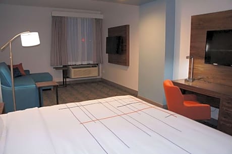 1 King Bed, Studio Suite, Non-Smoking