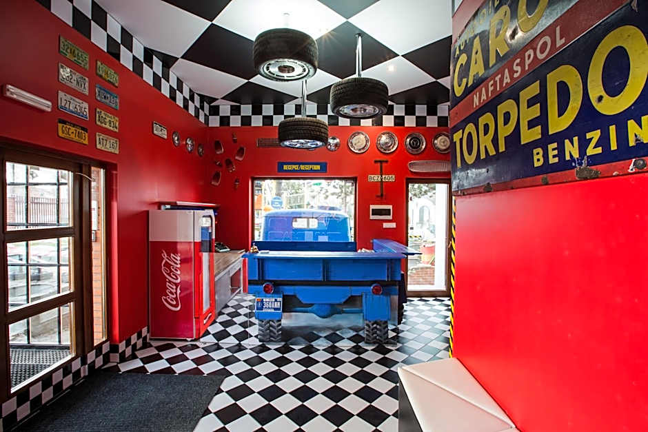 Retro hotel Garage