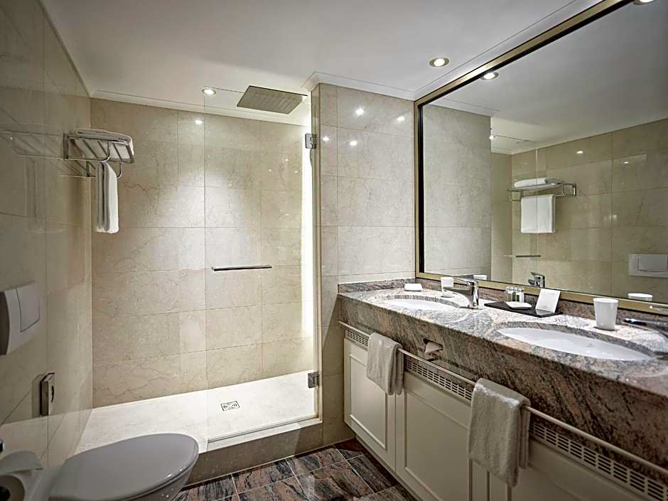 Falkenstein Grand, Autograph Collection