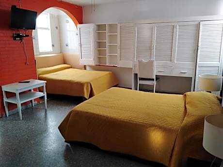 Quadruple Room with Private Bathroom