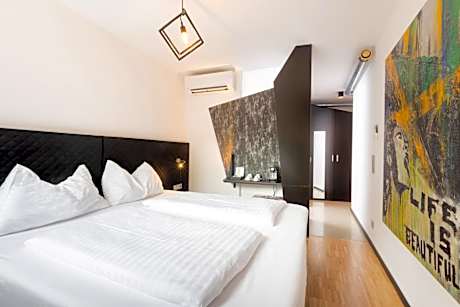Single Room with Courtyard View