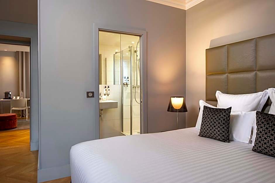 First Hotel Paris Tour Eiffel