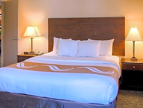 Queen Room with Tub - Disability Access/Non Smoking