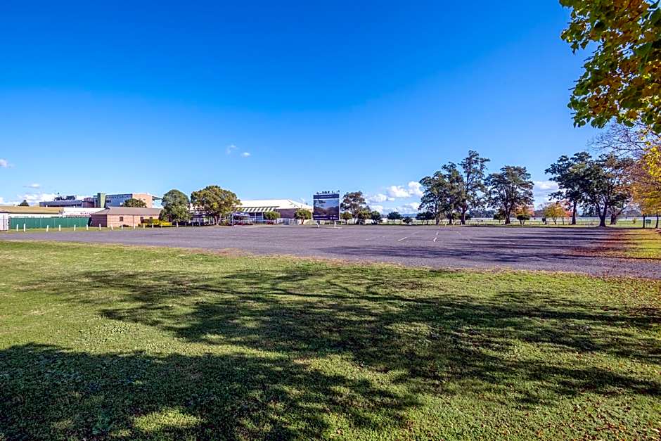 Hawkesbury Race Club Motel