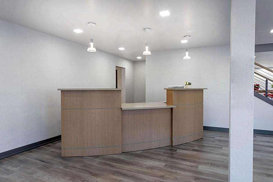 Travelodge by Wyndham Elkhart