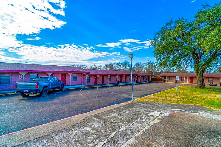 OYO Hotel Beeville -US 181