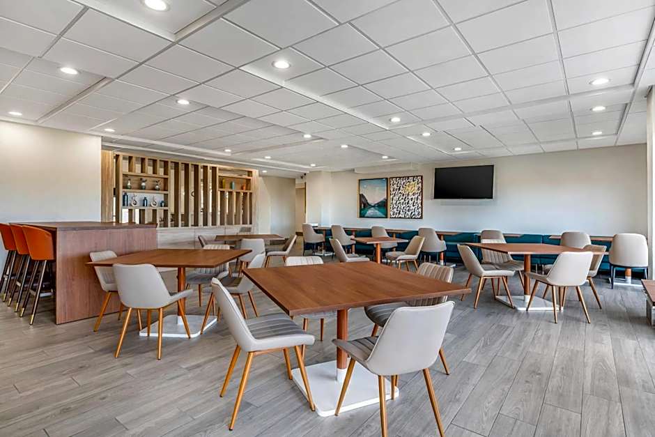 Comfort Inn & Suites Madison East - Monona