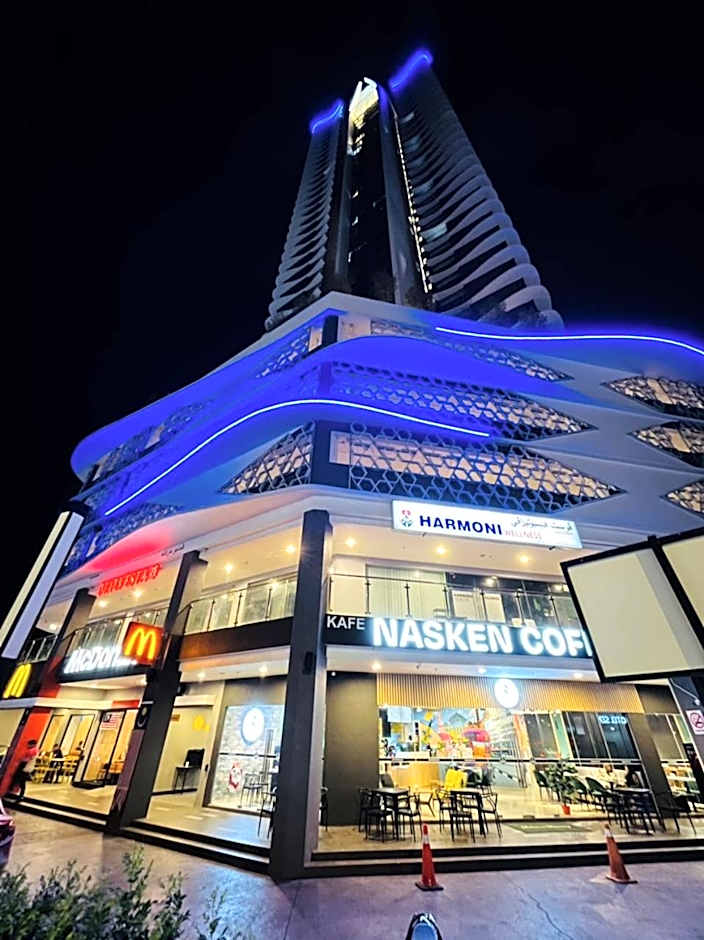 Zulanie Suite Troika Residence, SPACIOUS AND COZY WITH POOL, Free Wifi & Netflix in Golden Triangle of Kota Bharu