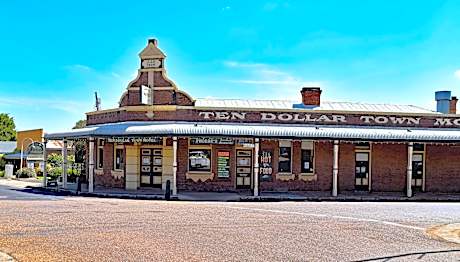 Ten Dollar Town Motel