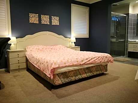 Room 2 - 92 ft²