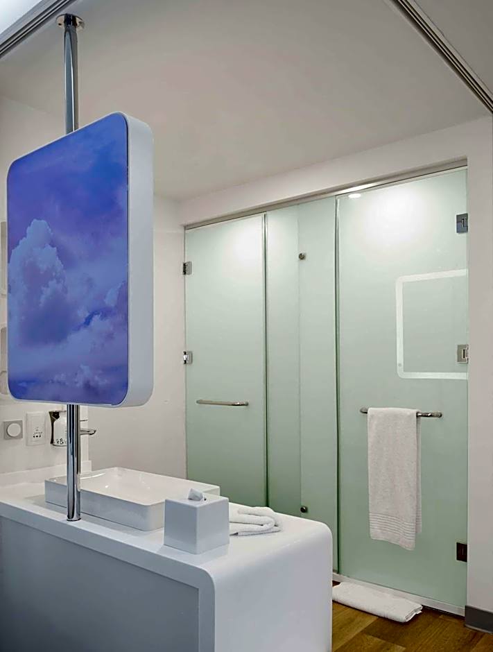 YOTELAIR Istanbul Airport, Duty free - International Transit area