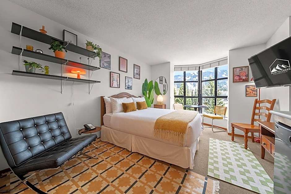 Mid Century Modern - Studio w Pool & Hot Tub