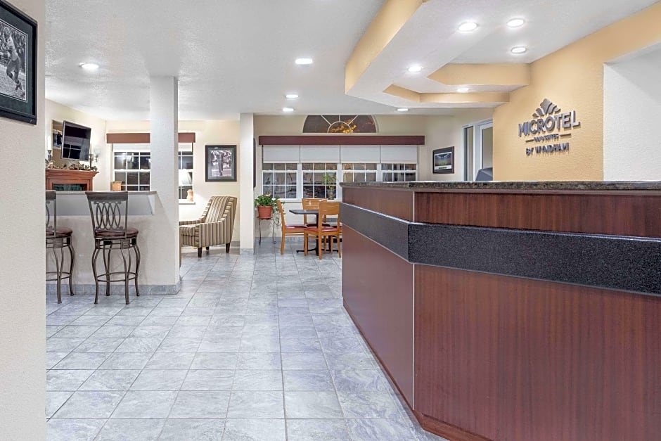 Microtel Inn & Suites by Wyndham Green Bay – Green Bay, WI