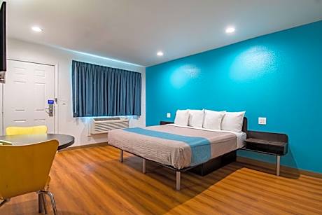 Deluxe King Room - Smoking