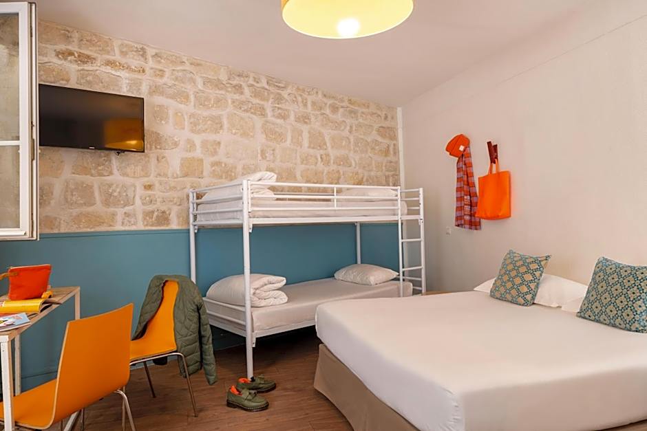 Le Regent Montmartre by Hiphophostels