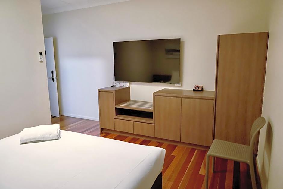 The Australian Hotel Motel