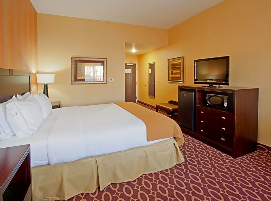 Holiday Inn Express & Suites Sacramento NE Cal Expo By IHG