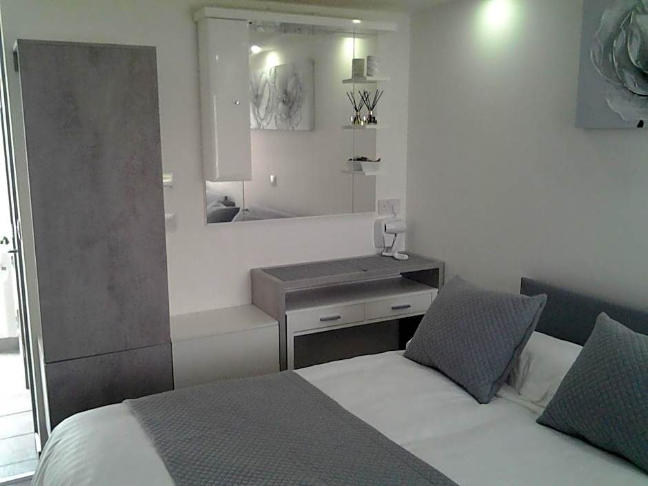 Lady Charlotte Guest rooms triple rooms