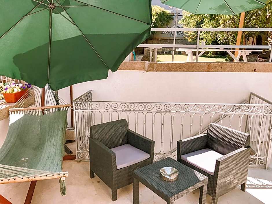 Urban Garden Porto Central Hostel