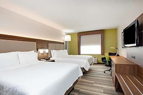 Queen Room with Two Queen Beds - Hearing Accessible
