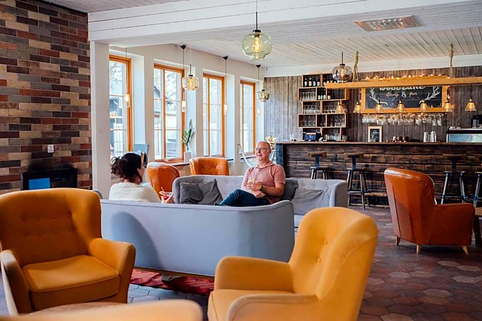 Arctic River Lodge
