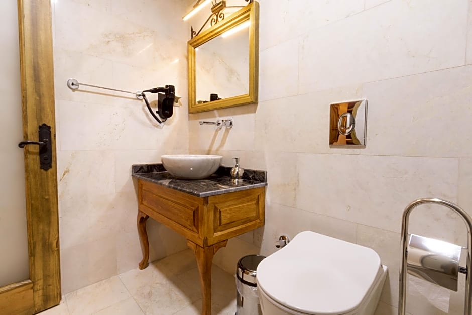 Sapphire Stone House