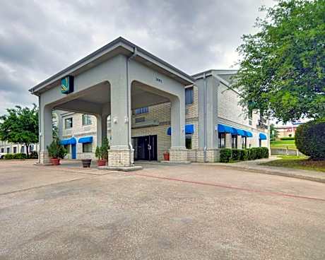 Quality Inn & Suites Grand Prairie South