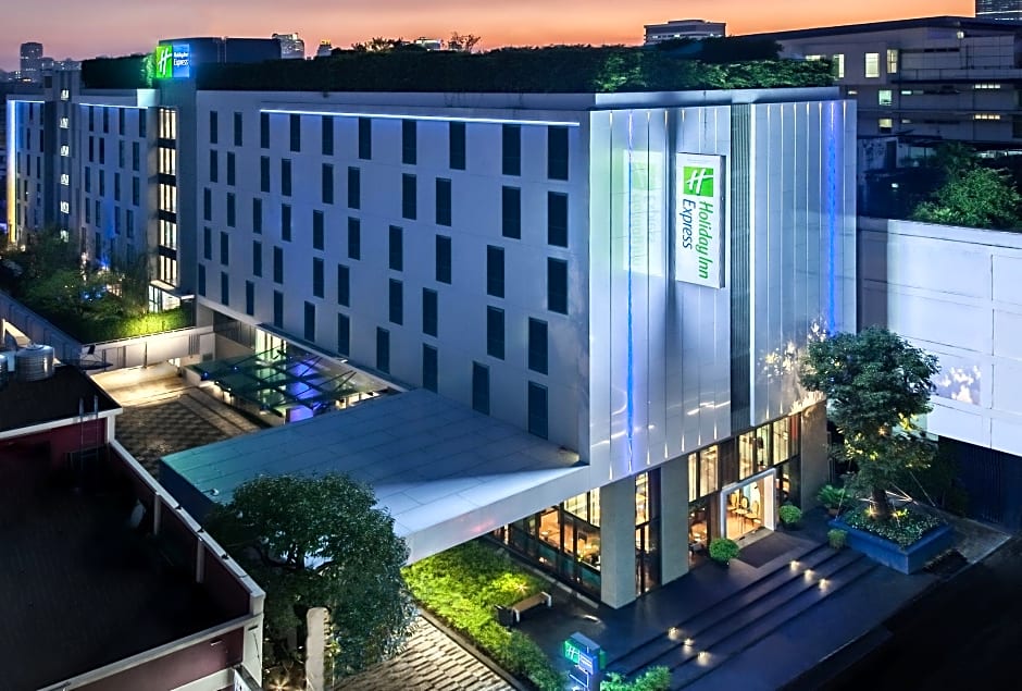 Holiday Inn Express Bangkok Soi Soonvijai By IHG