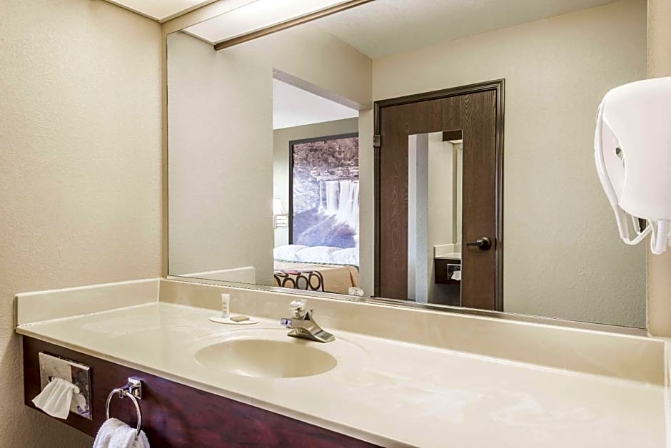 Super 8 by Wyndham Madison IN