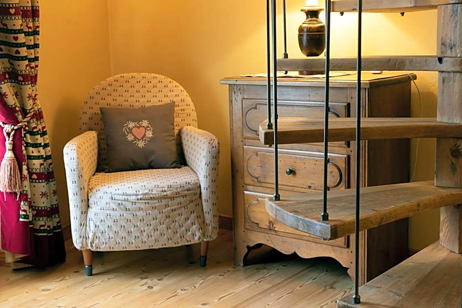 Laghetto Alpine Hotel & Restaurant