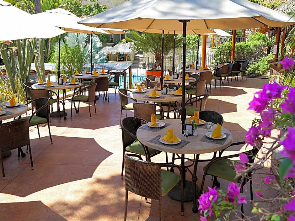 Binniguenda Huatulco & Beach Club