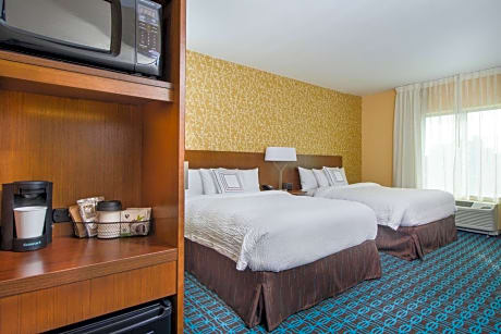 Queen Room with Two Queen Beds and Adapted Tub - Mobility Accessible