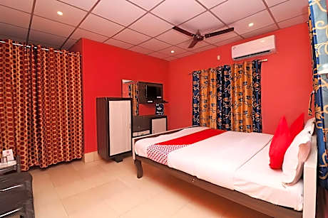 Deluxe Room with Air Conditioning