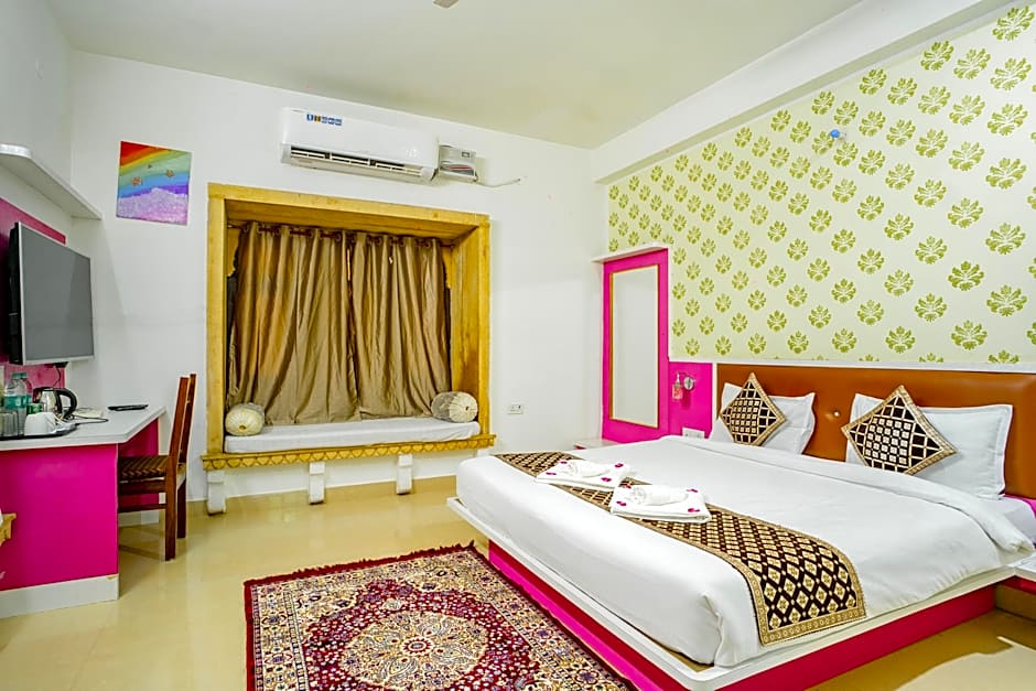 Hotel Marina Mahal