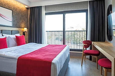 Standard Room with Twin Bed and Land Side