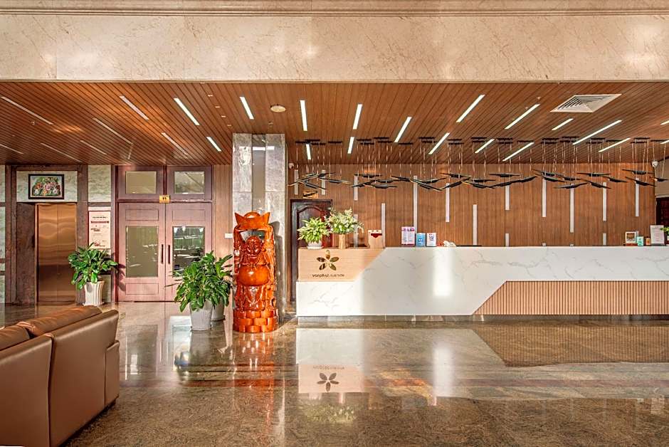 Van Phat Riverside Hotel