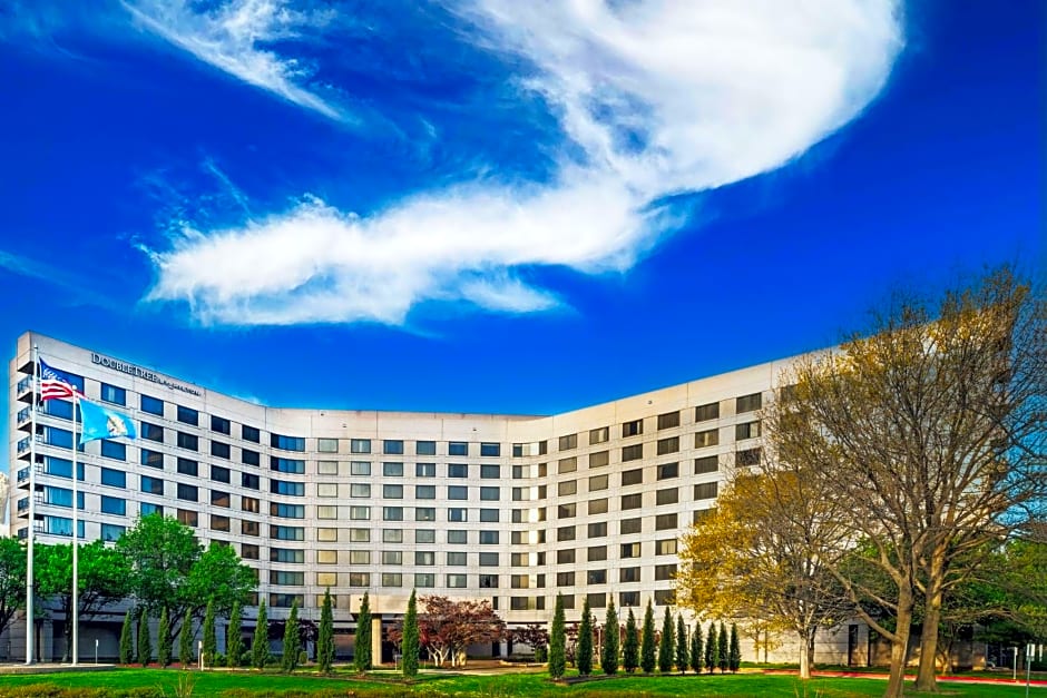 DoubleTree By Hilton Hotel Tulsa At Warren Place