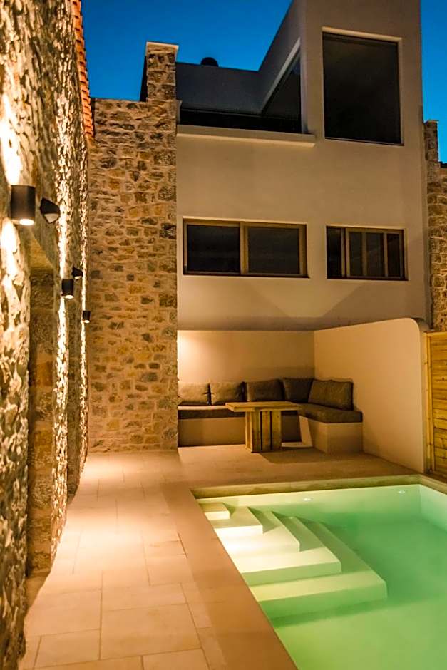 Mani Luxury Suites and Studios in Gytheio with Private Pools