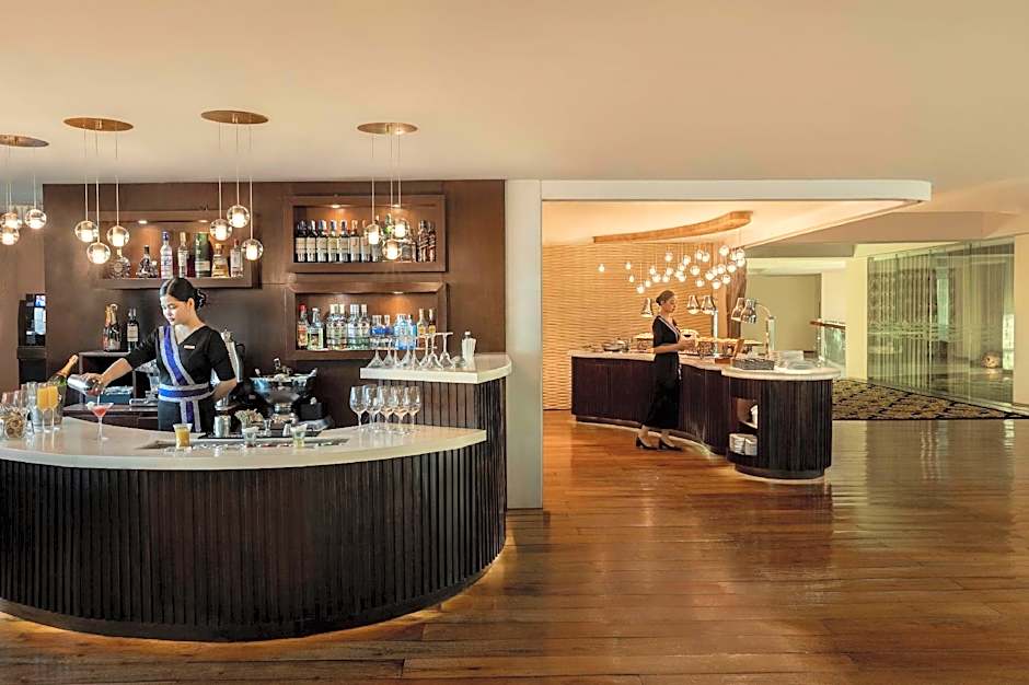 Dusit Thani Manila Hotel