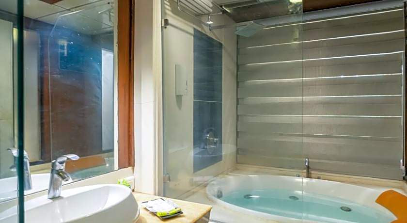 Aura Hotel