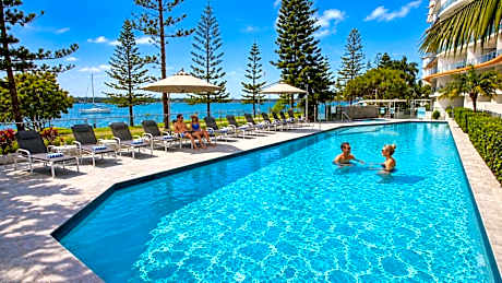 Silvershore Apartments on the Broadwater