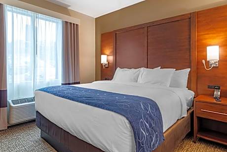 King Suite - Accessible/Non Smoking