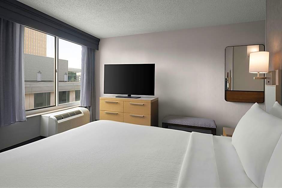 Courtyard by Marriott Charlotte City Center