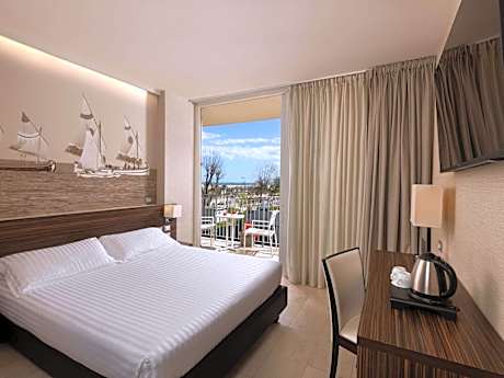 Classic Double Room with Terrace