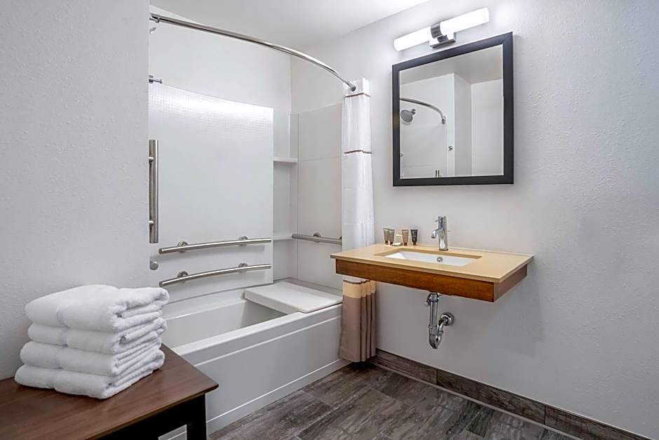 Riverview Inn & Suites, an Ascend Collection Hotel