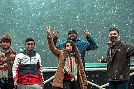 Young Monk Hostel & Cafe Manali