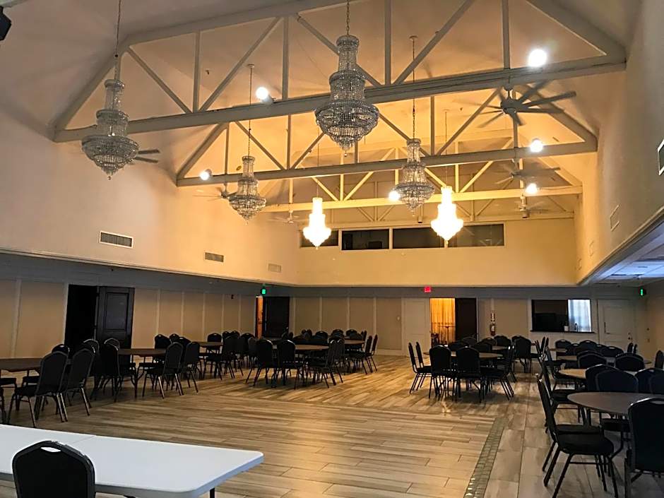 Columbia Lakes Hotel & Conference Center