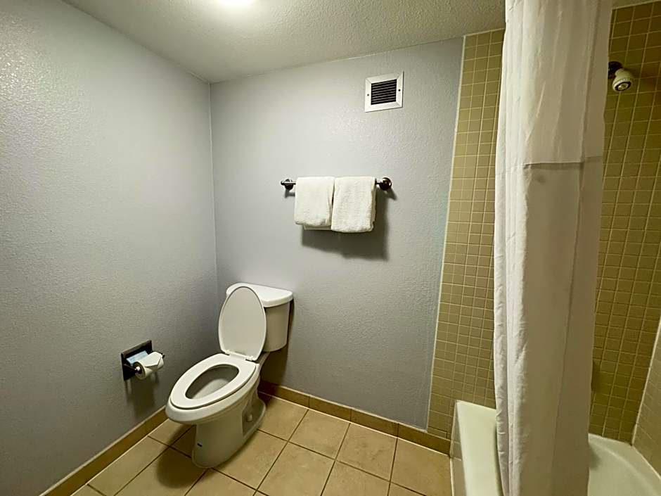 Super 8 by Wyndham Dallas Love Field Airport