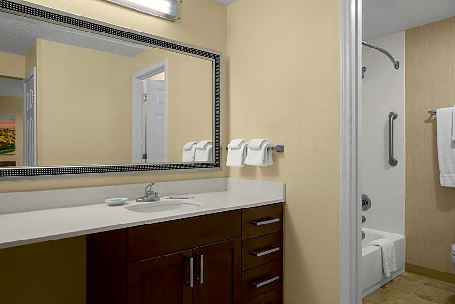 Photo 1 of 7 of Studio Sofabed, Hearing/Mobility Accessible, Bathtub