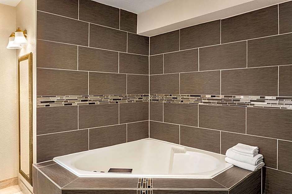 AmericInn by Wyndham La Crosse Riverfront-Conference Center